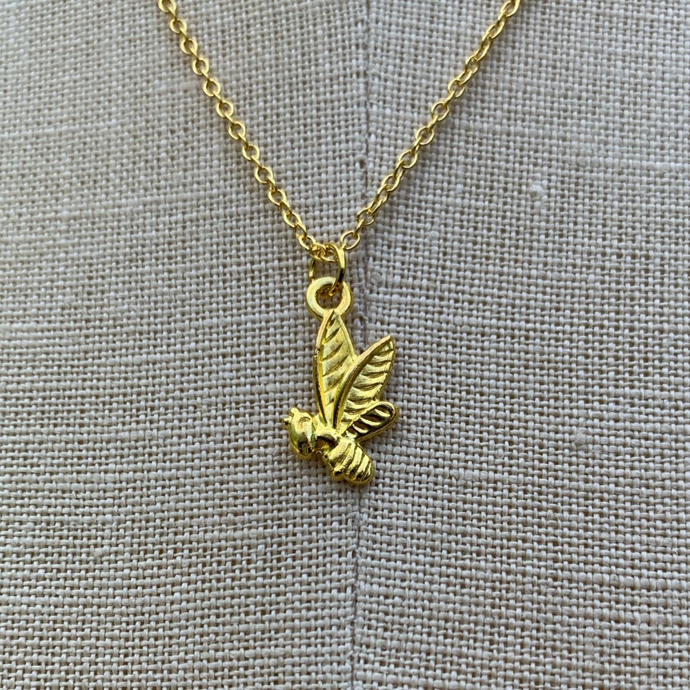 NWT Sterling Silver Plated Chain & Bee Alloy Metal Charm Necklace - Picture 9 of 10